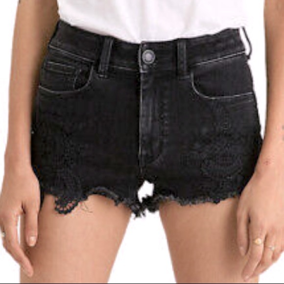 American Eagle | High-Rise Shortie w/Lace Detail - Picture 1 of 8